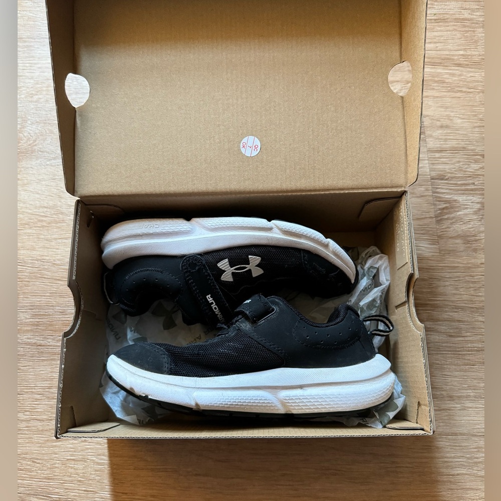 Kids 13 shoes Under Armour